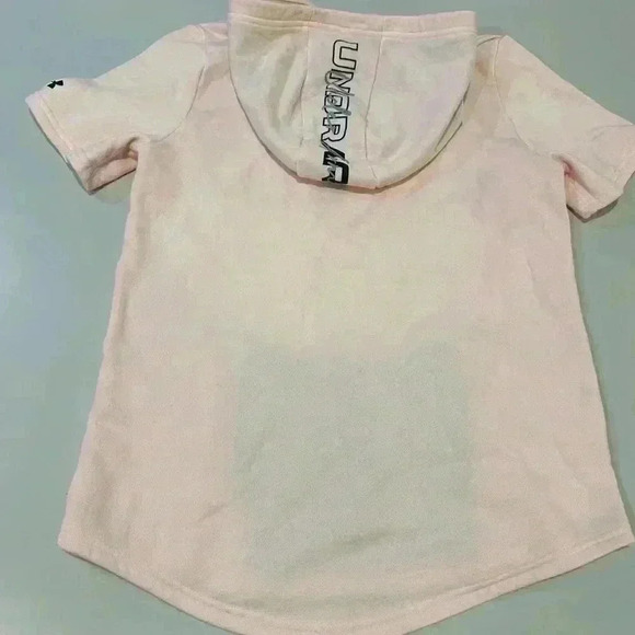 Under Armour Short Sleeve Loose Pink Sweatshirt Hoodie Size Medium - Picture 2 of 4